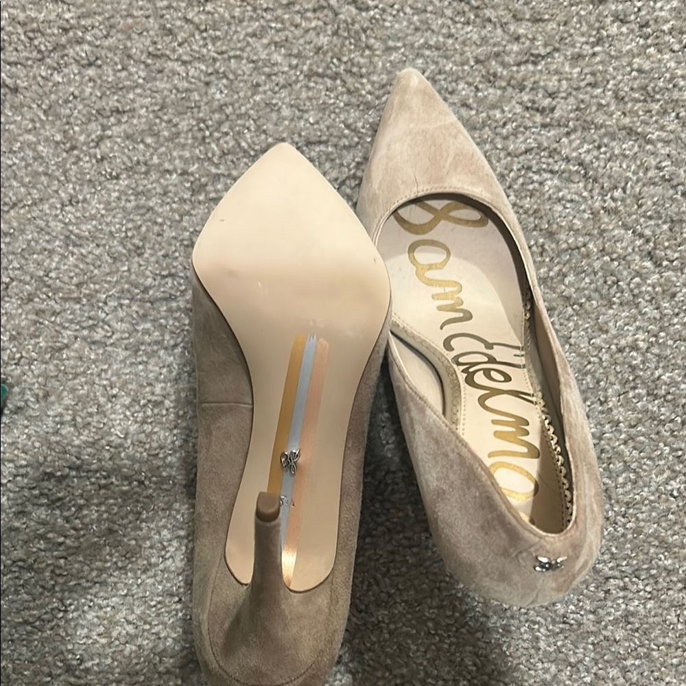 Sam Edelman Women's Nude Suede Pointed-Toe Pumps - Picture 4 of 5